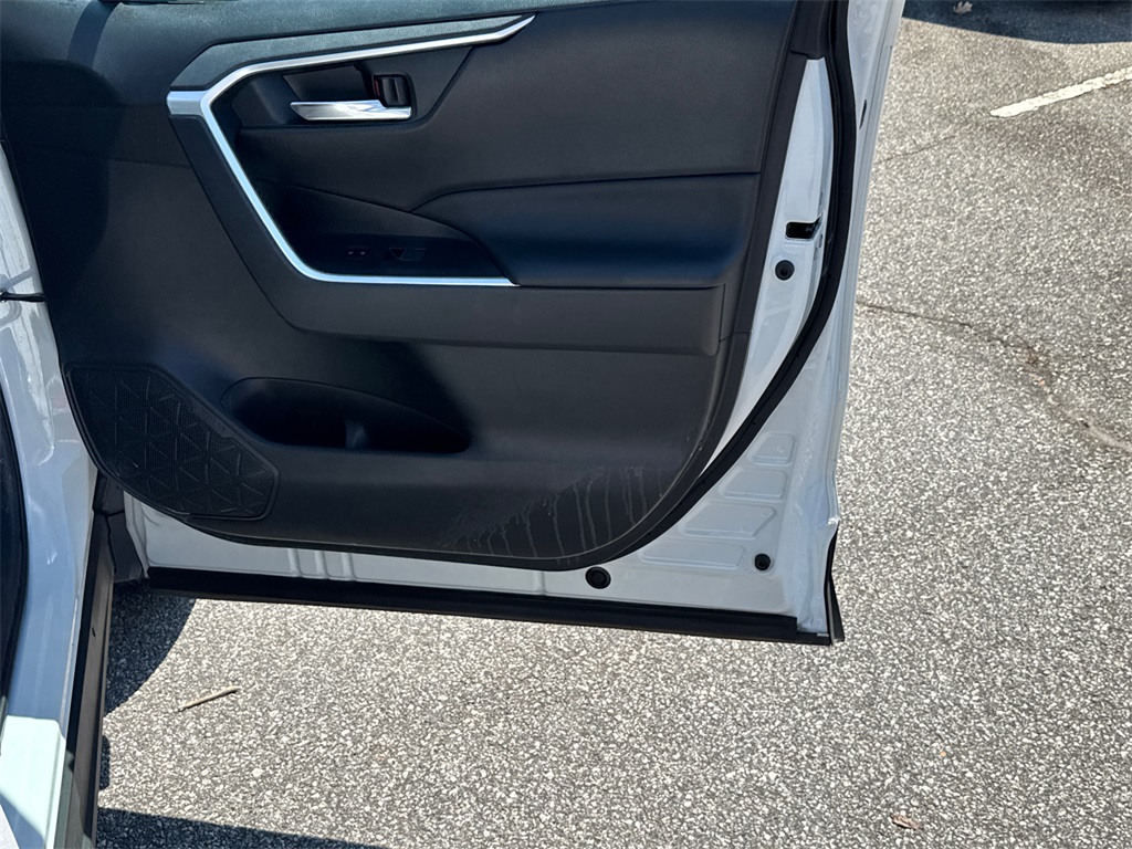 2022 Toyota RAV4 XLE photo 13