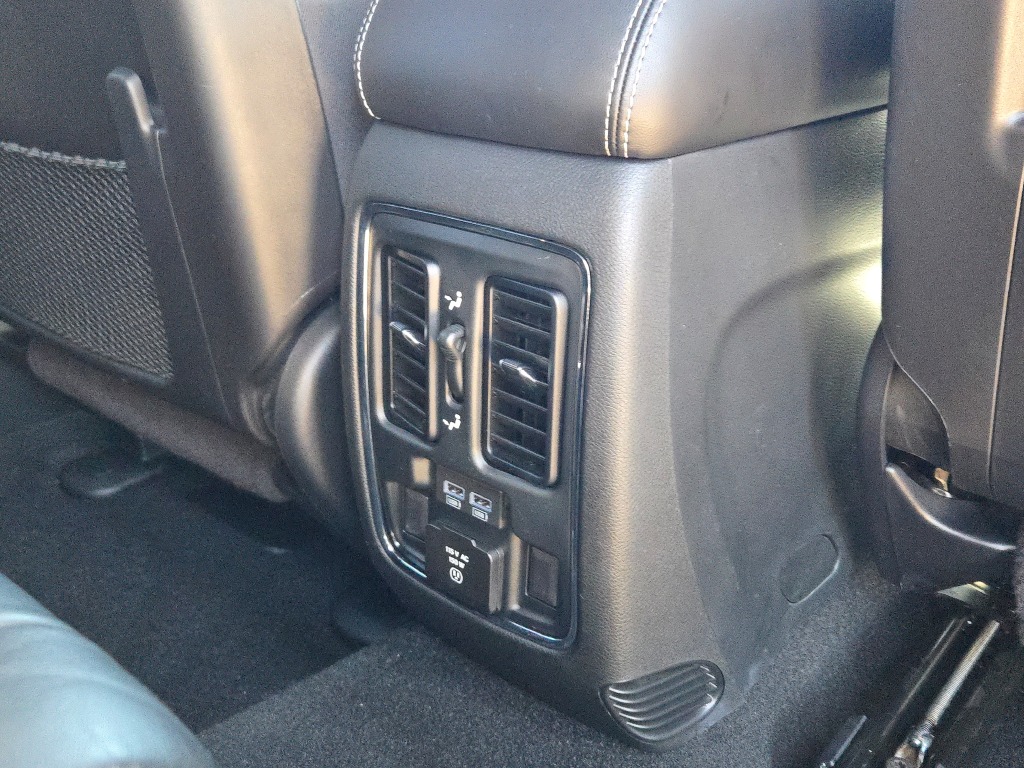 2021 Jeep Grand Cherokee Anniversary Edition photo 9