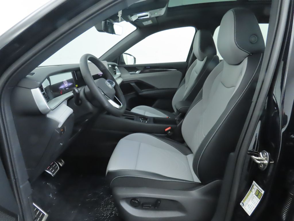 2025 Volkswagen Tiguan SE R-Line Black photo 19