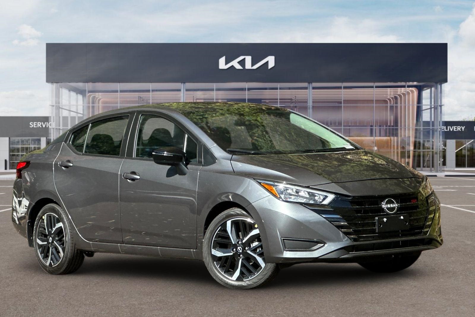 2025 Nissan Versa 1.6 SR photo 2