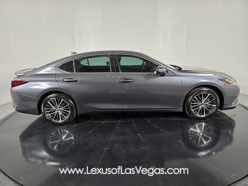 2025 Lexus ES 300h photo 2