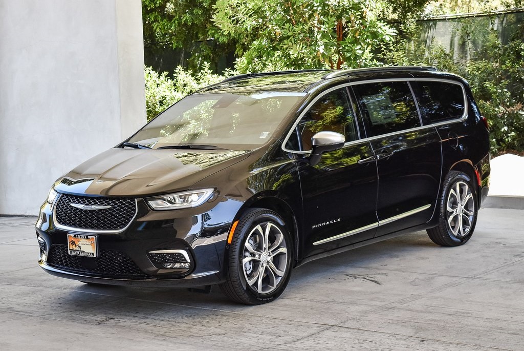 2025 Chrysler Pacifica Pinnacle photo 3