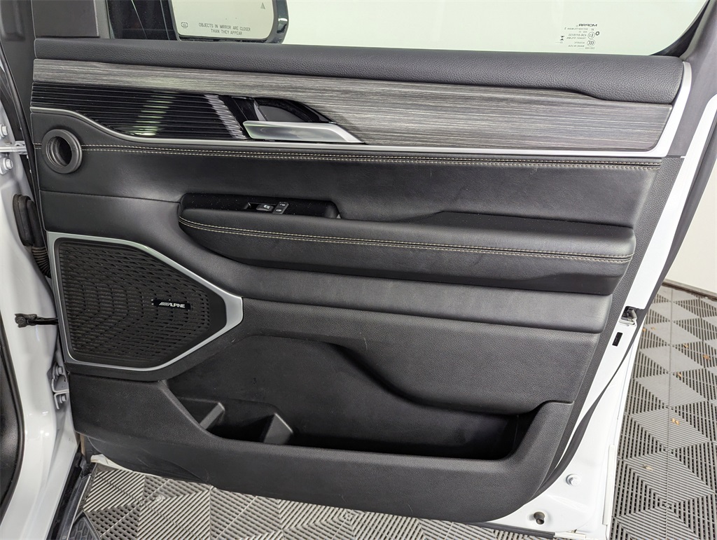 2023 Jeep Wagoneer L Series III photo 35
