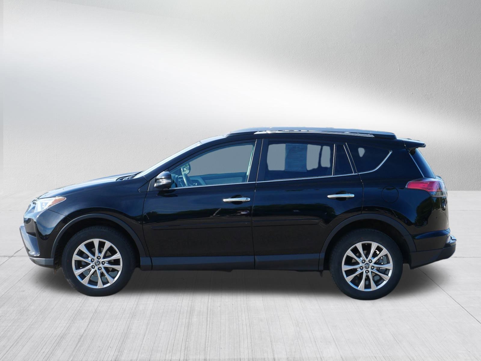 2018 Toyota RAV4 Limited photo 4