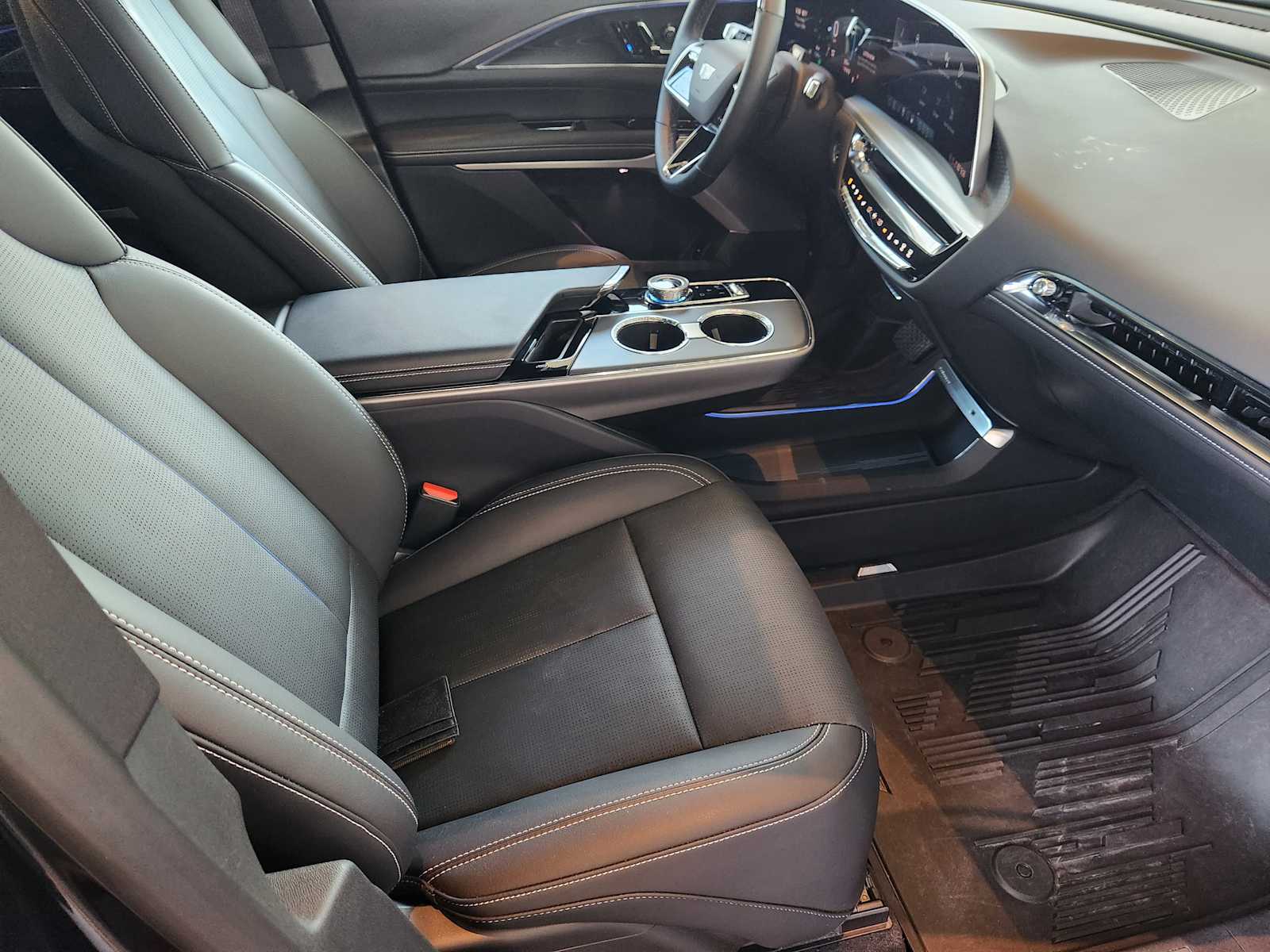 2024 Cadillac Lyriq Luxury photo 11