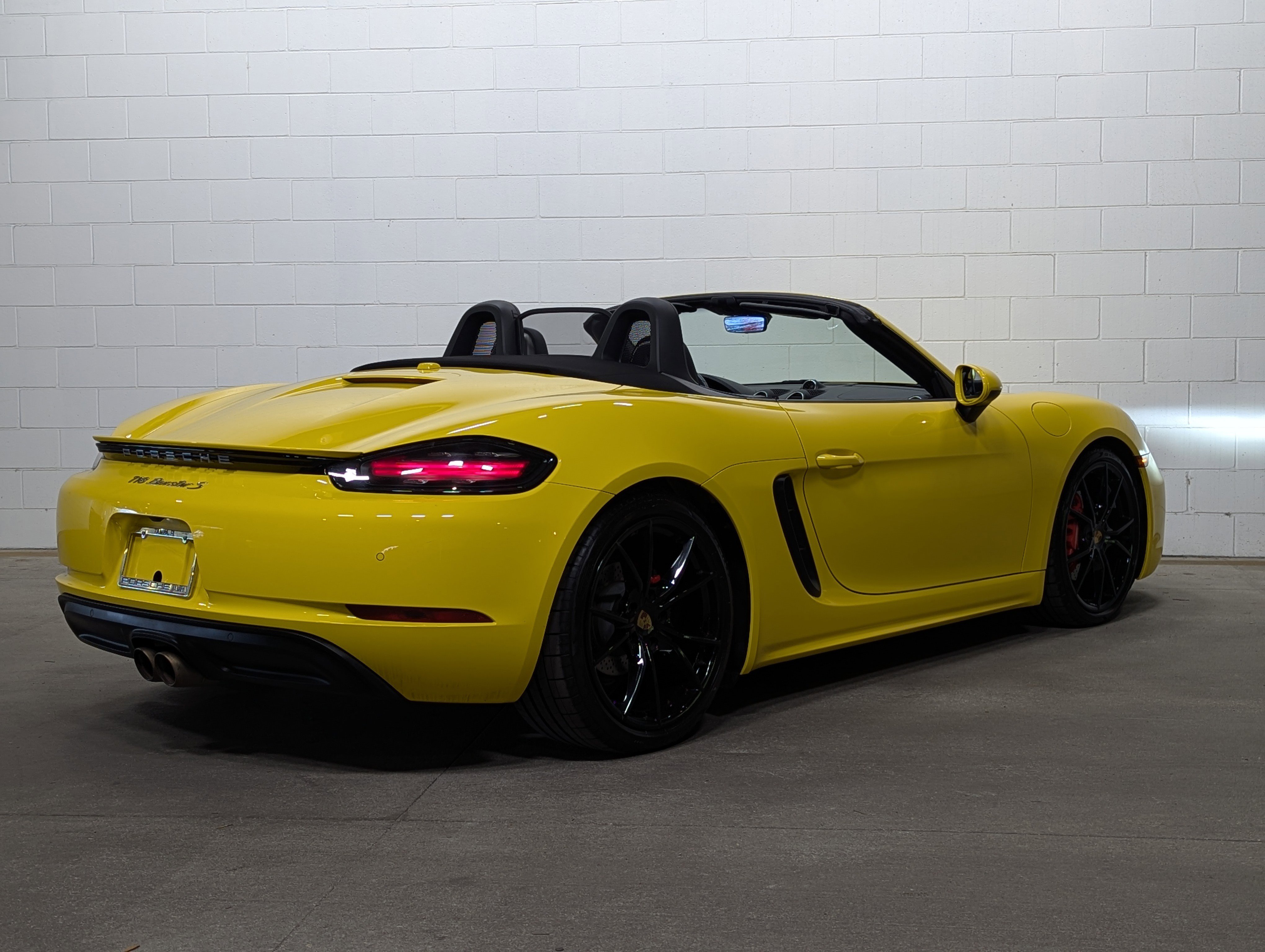 2024 Porsche Boxster S photo 4