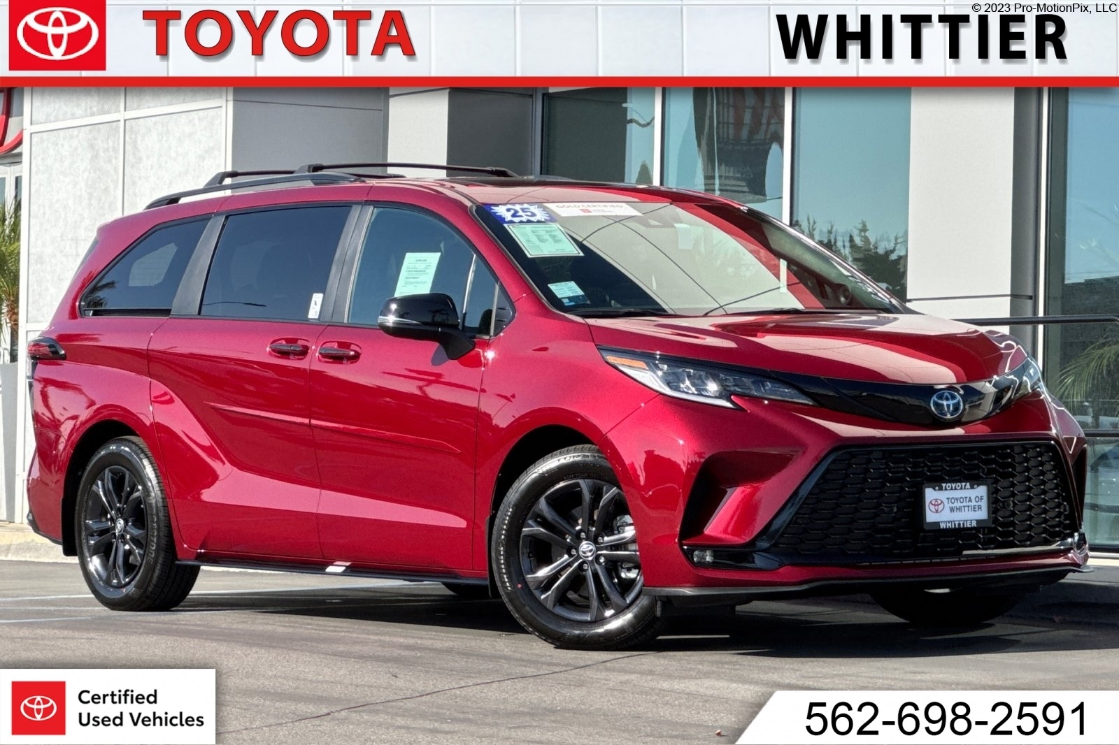 2025 Toyota Sienna XSE's photo