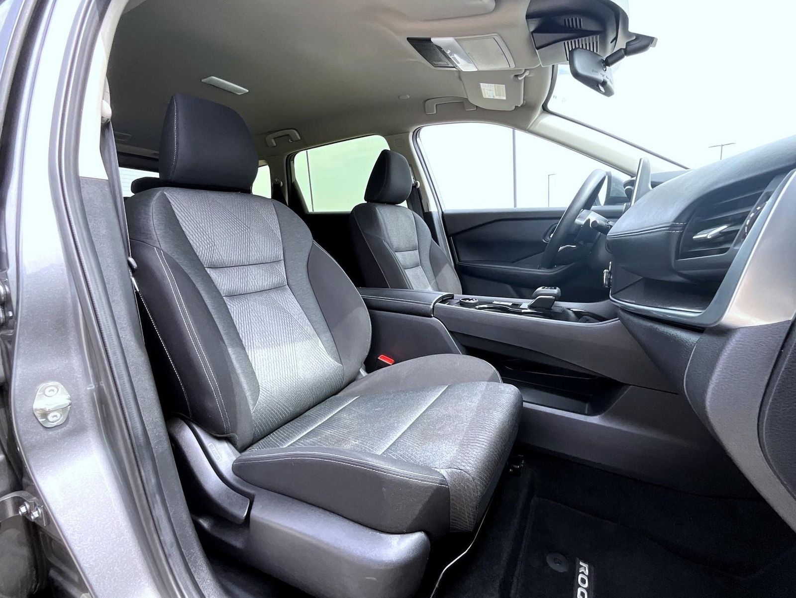 2024 Nissan Rogue SV photo 16