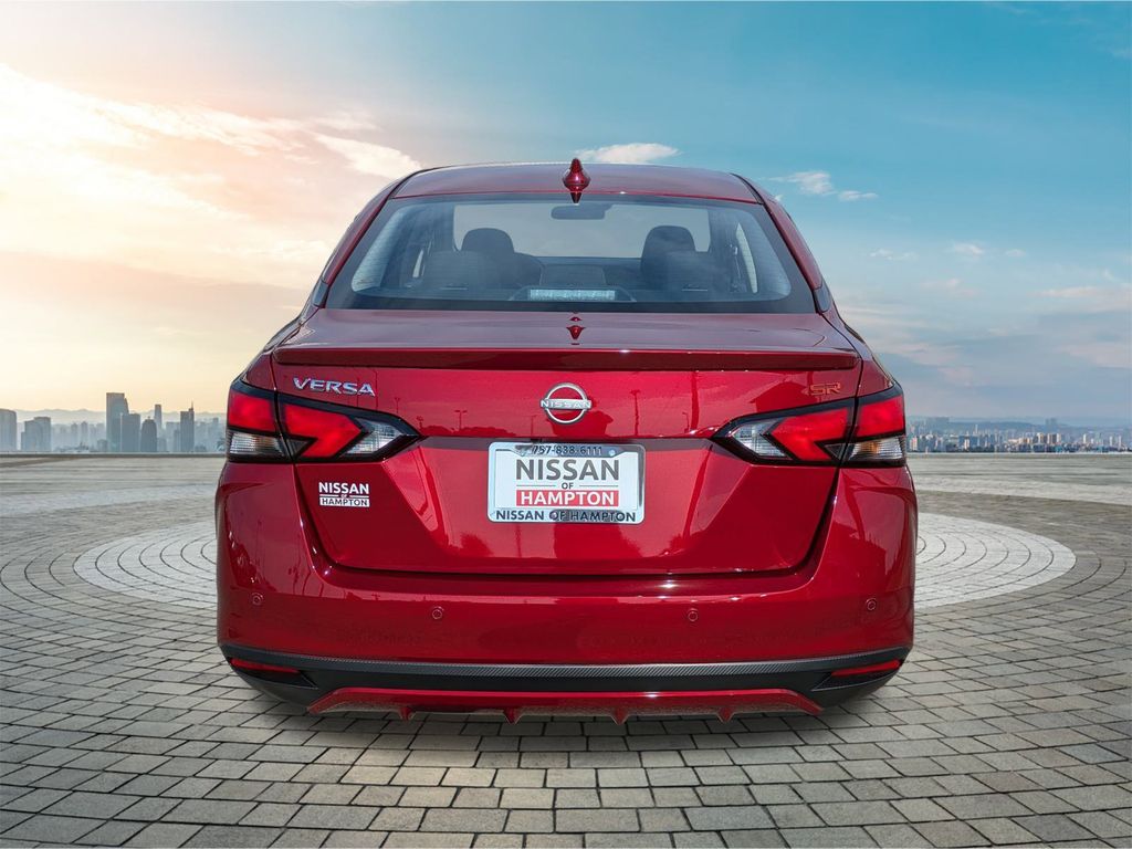 2025 Nissan Versa SR photo 4