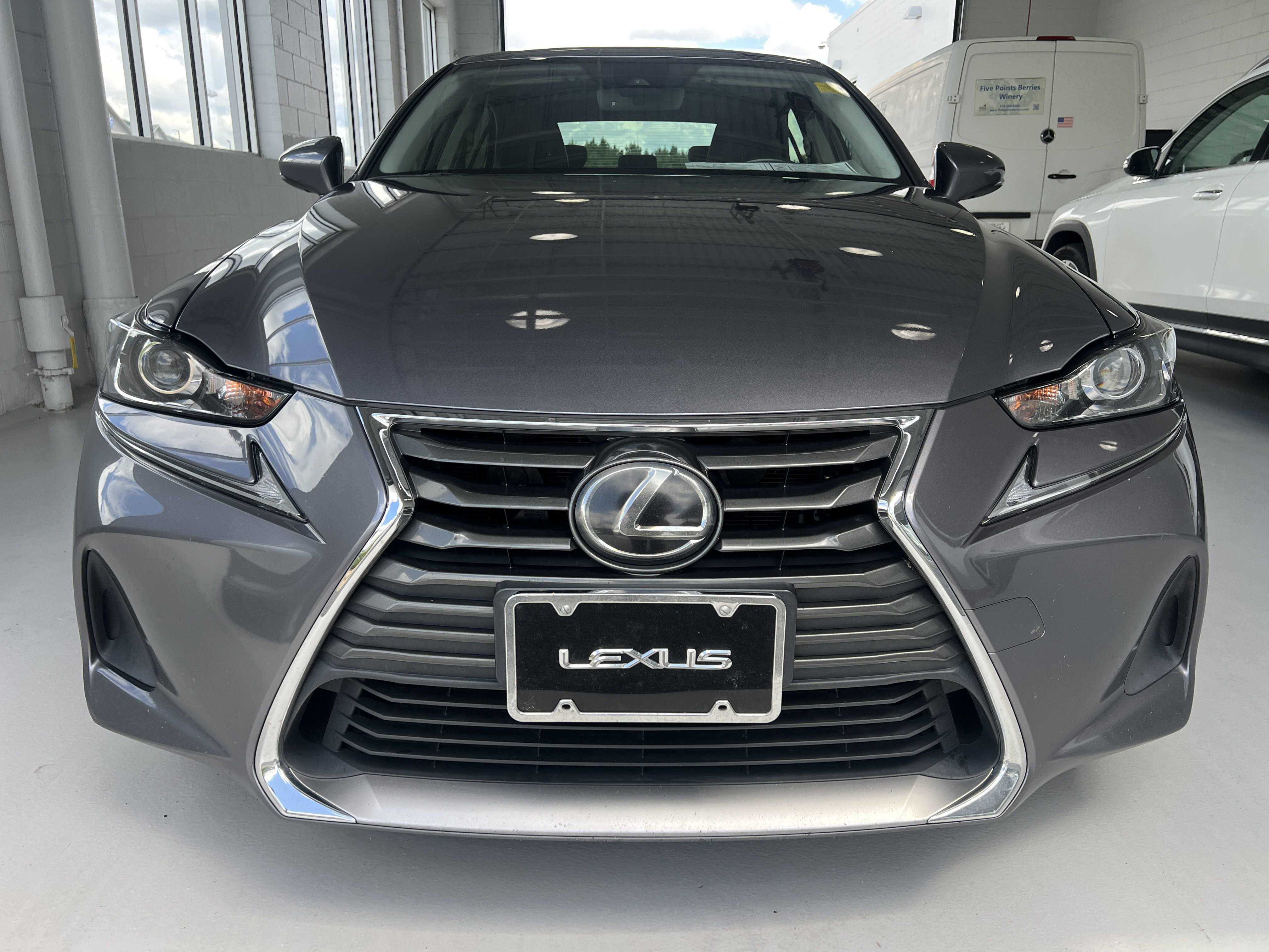 2020 Lexus IS 300 photo 3