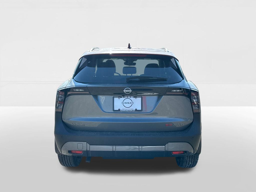 2025 Nissan Kicks SR photo 3