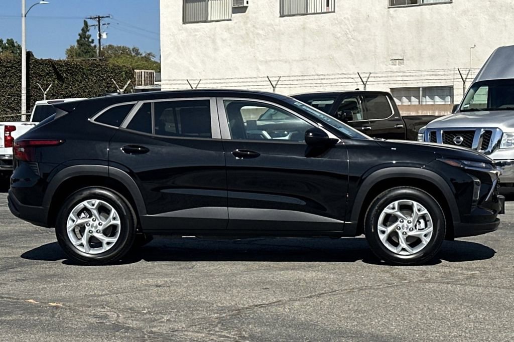 2026 Chevrolet Trax LS photo 3