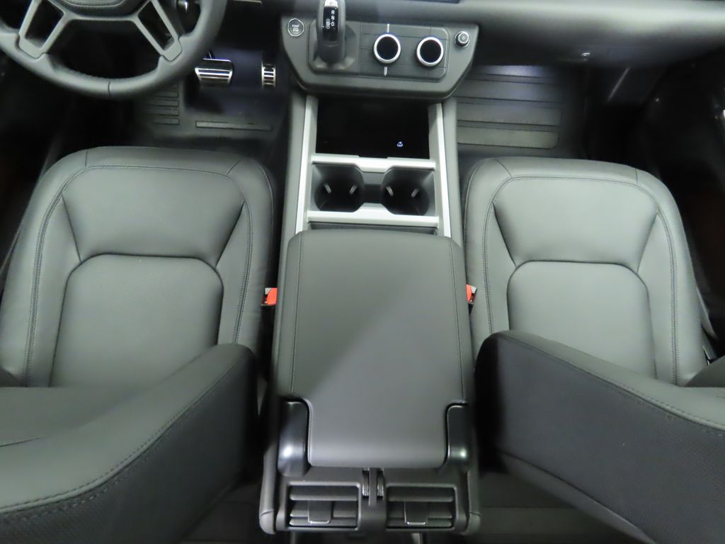 2025 Land Rover Defender 130 V8 photo 16