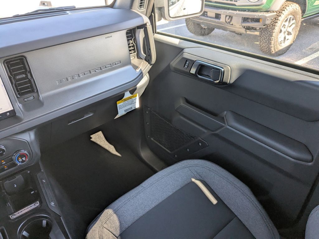 2025 Ford Bronco Base photo 18