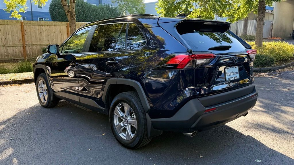2024 Toyota RAV4 Hybrid XLE photo 4