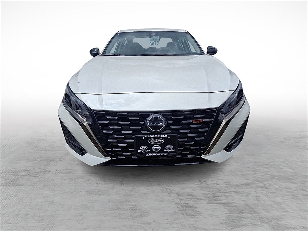 2025 Nissan Altima SR photo 2