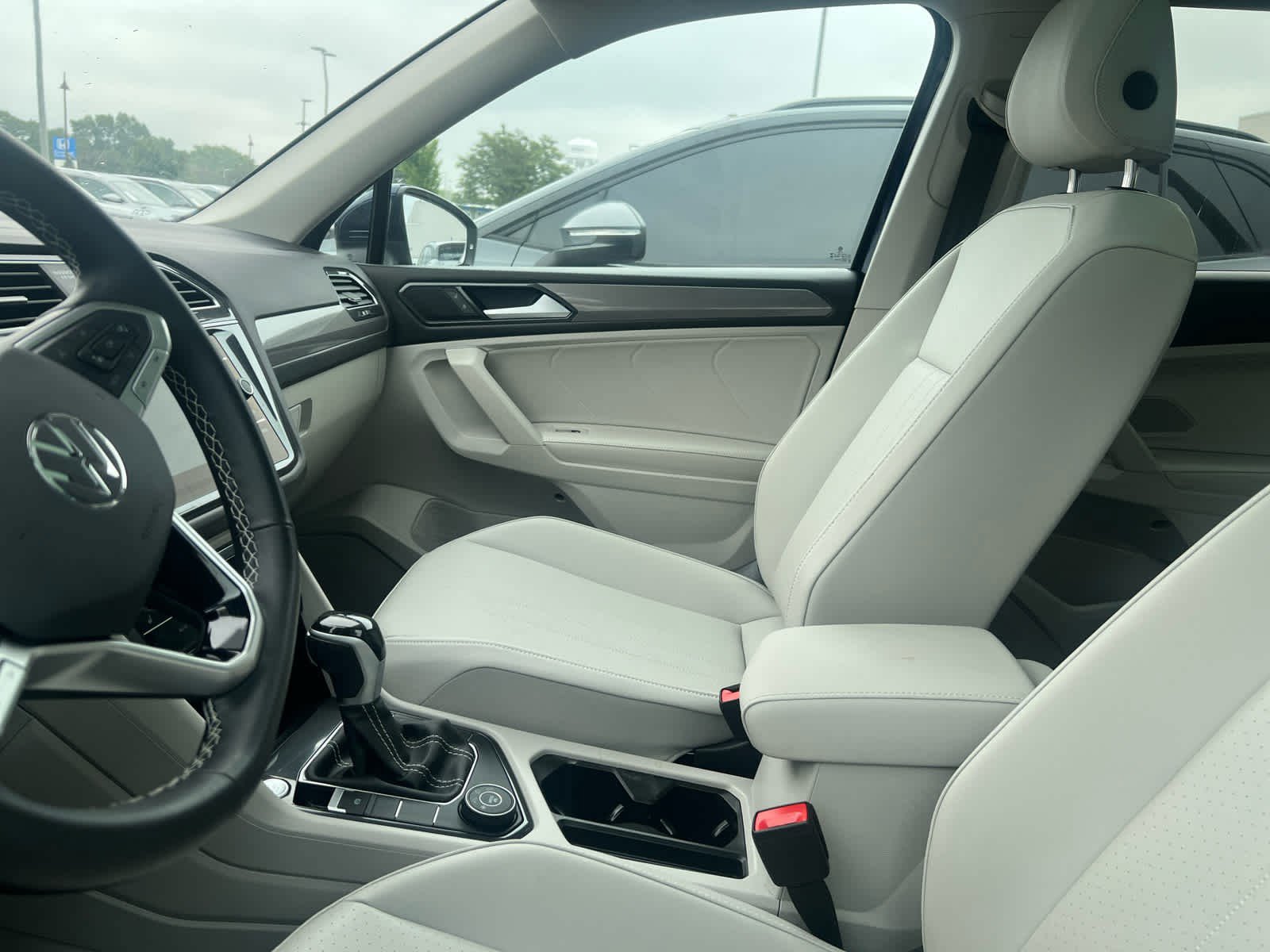 2024 Volkswagen Tiguan SE Wolfsburg Edition photo 6