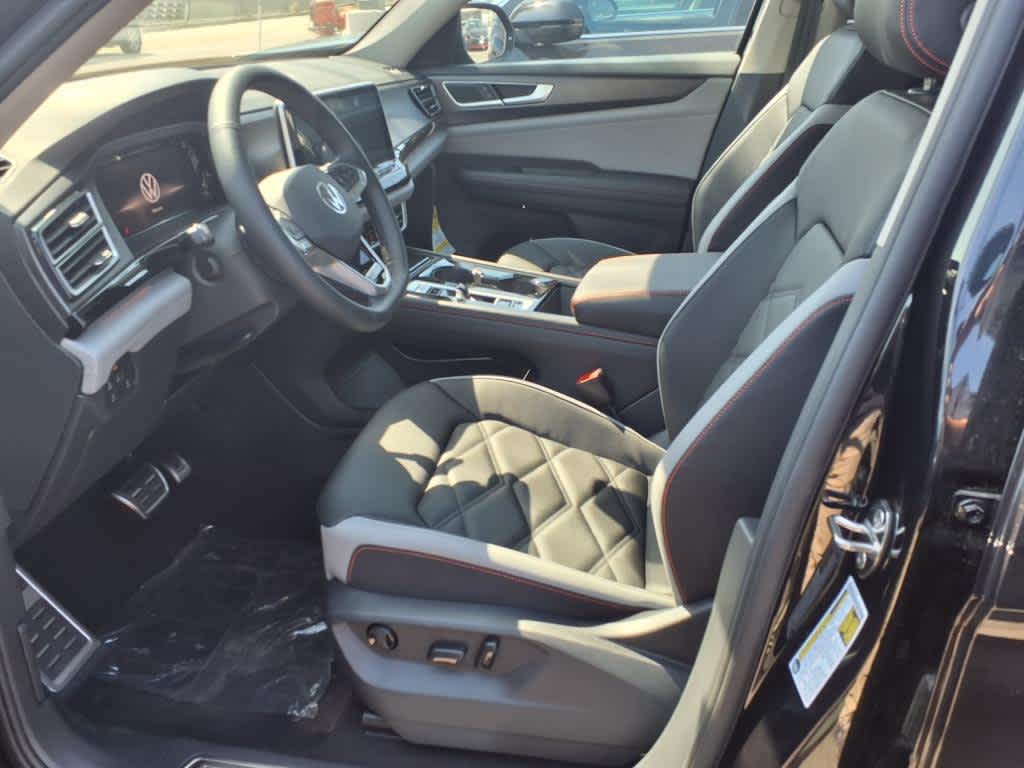 2025 Volkswagen Atlas Peak Edition SE photo 4