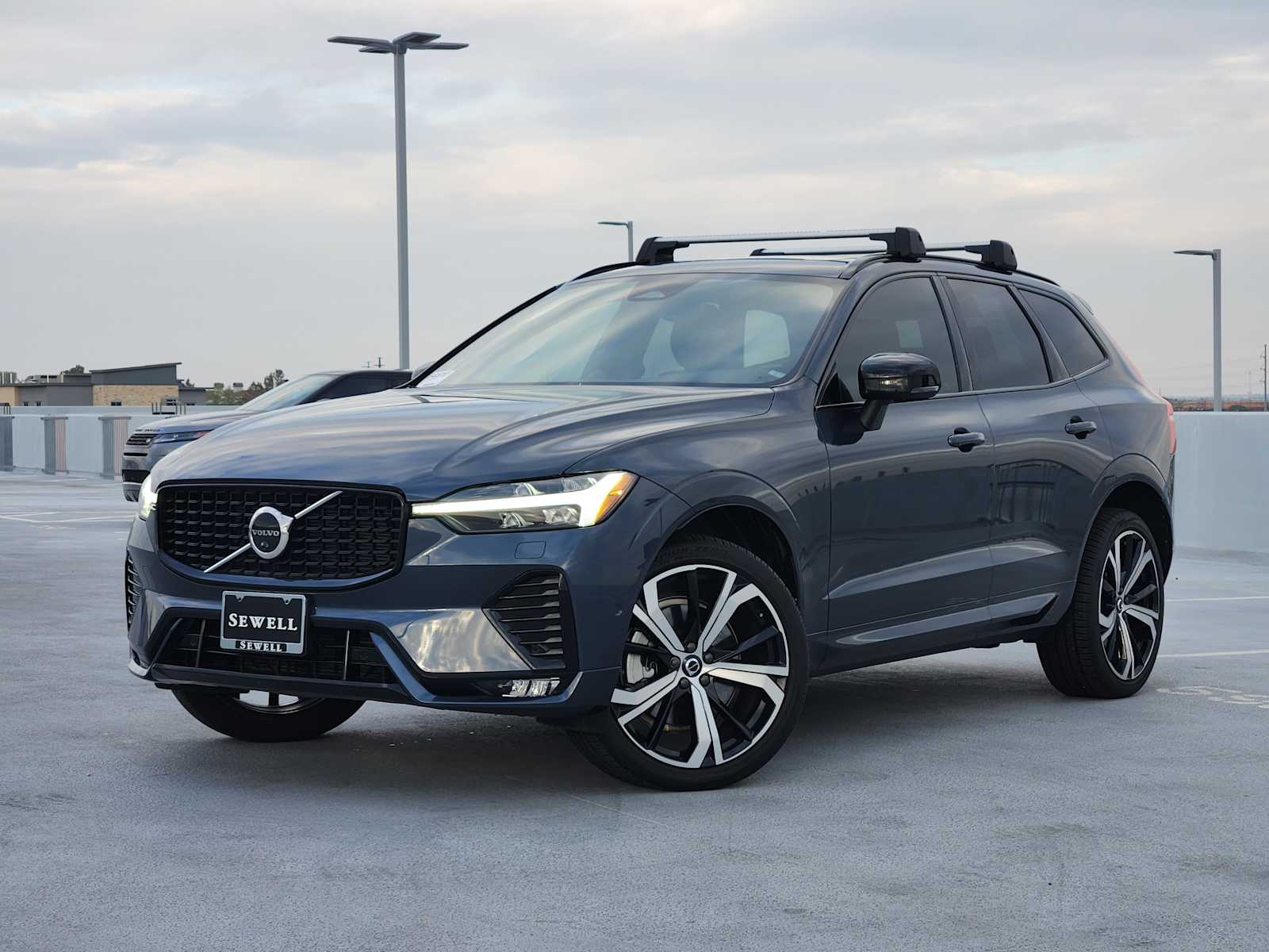 2022 Volvo XC60 R-Design's photo