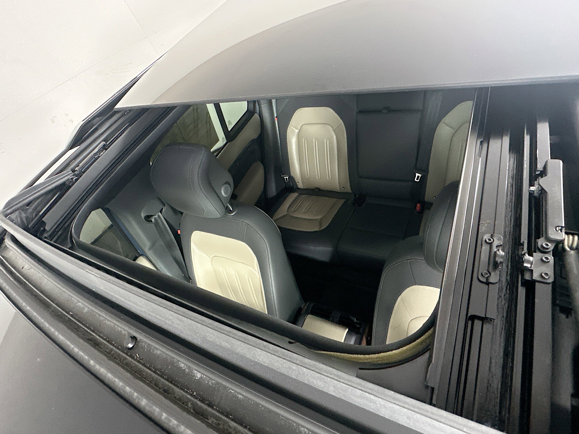 2021 Land Rover Defender X-Dynamic HSE photo 13
