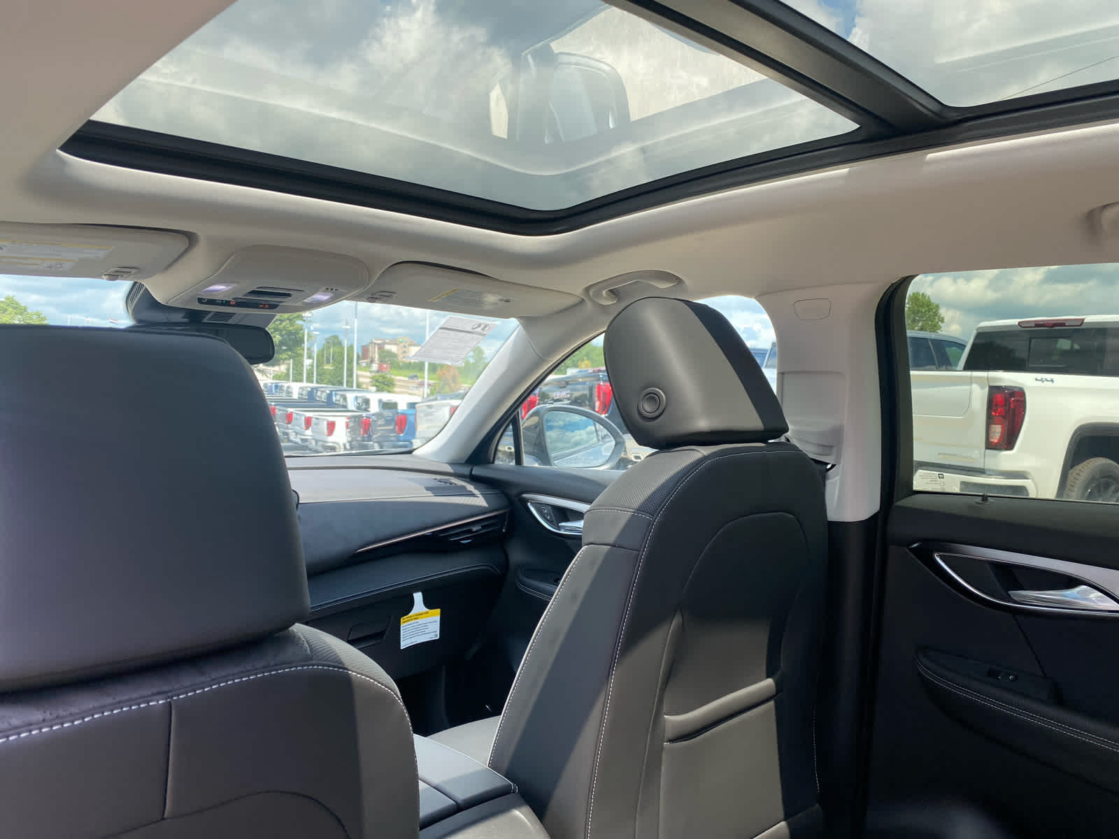 2025 Buick Envision Sport Touring photo 31