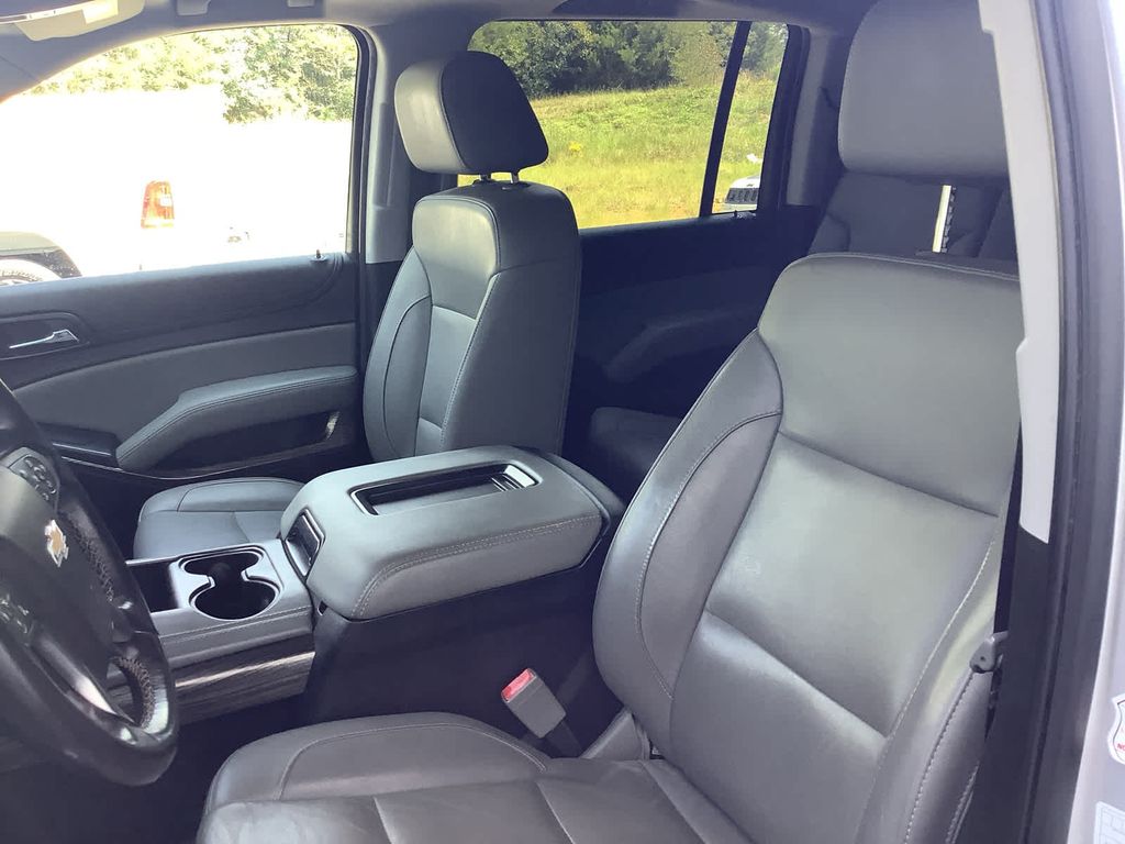 2019 Chevrolet Suburban LT photo 28