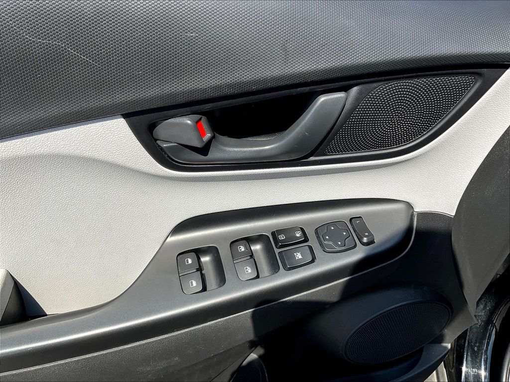 2023 Hyundai Kona SEL photo 34