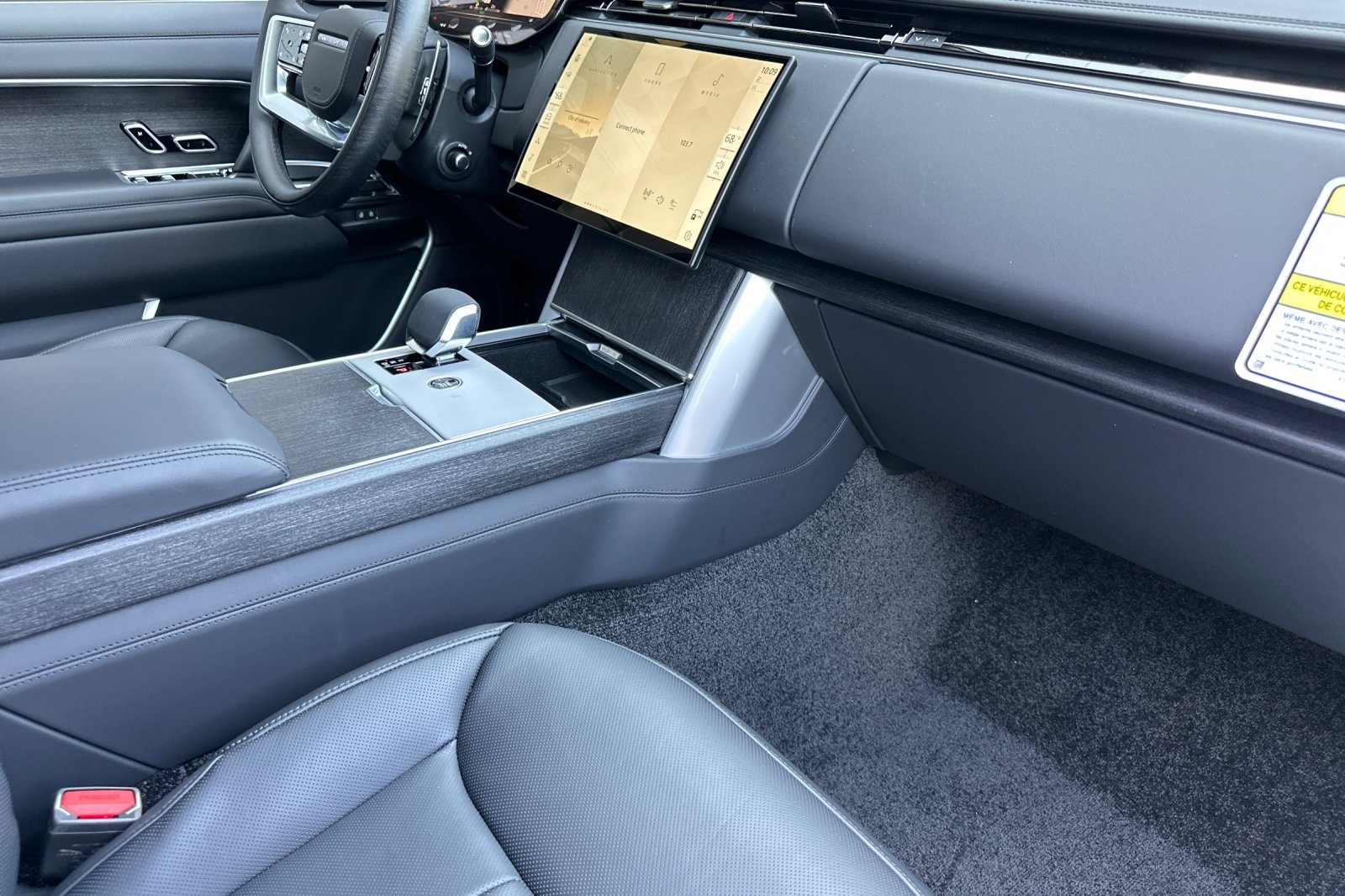 2025 Land Rover Range Rover SE photo 17