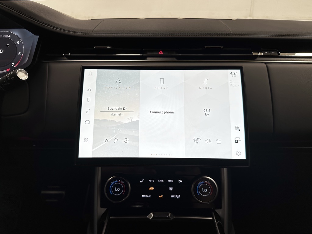 2023 Land Rover Range Rover SE photo 32
