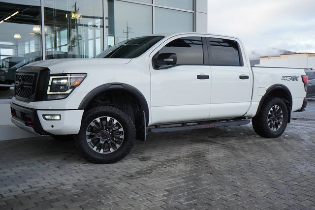2023 Nissan Titan PRO-4X photo 3