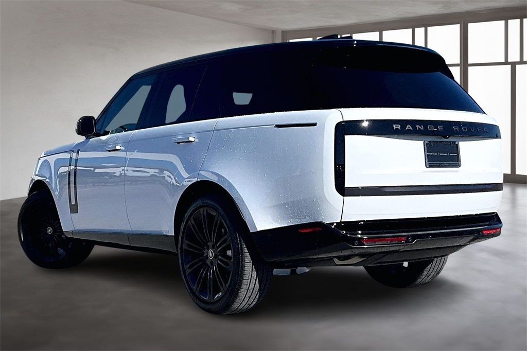 2025 Land Rover Range Rover SE photo 3