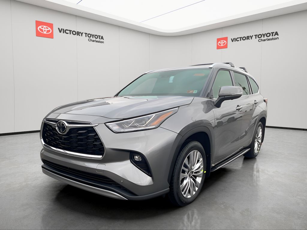 2026 Toyota Highlander Platinum's photo
