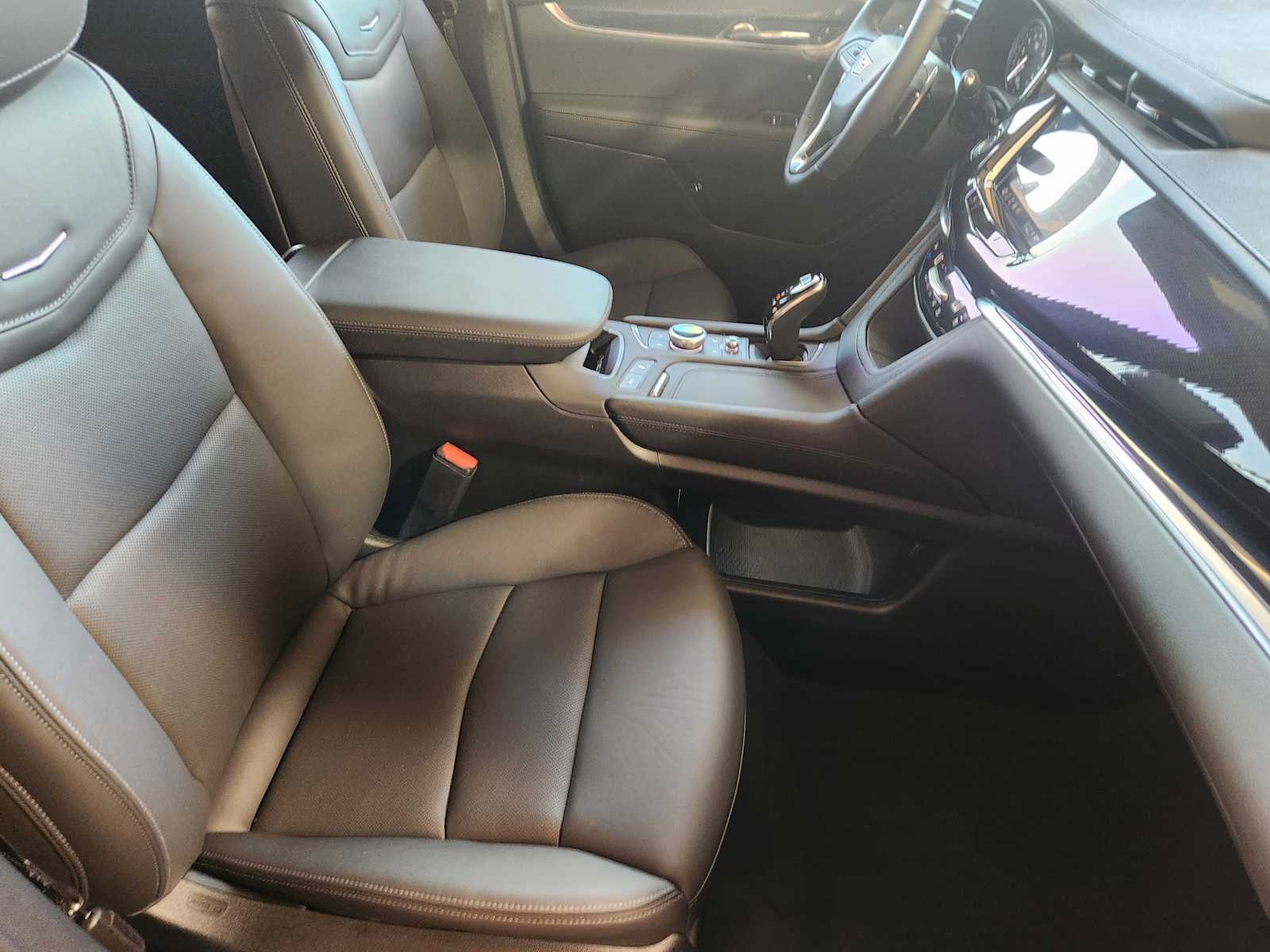 2025 Cadillac XT6 Sport photo 9