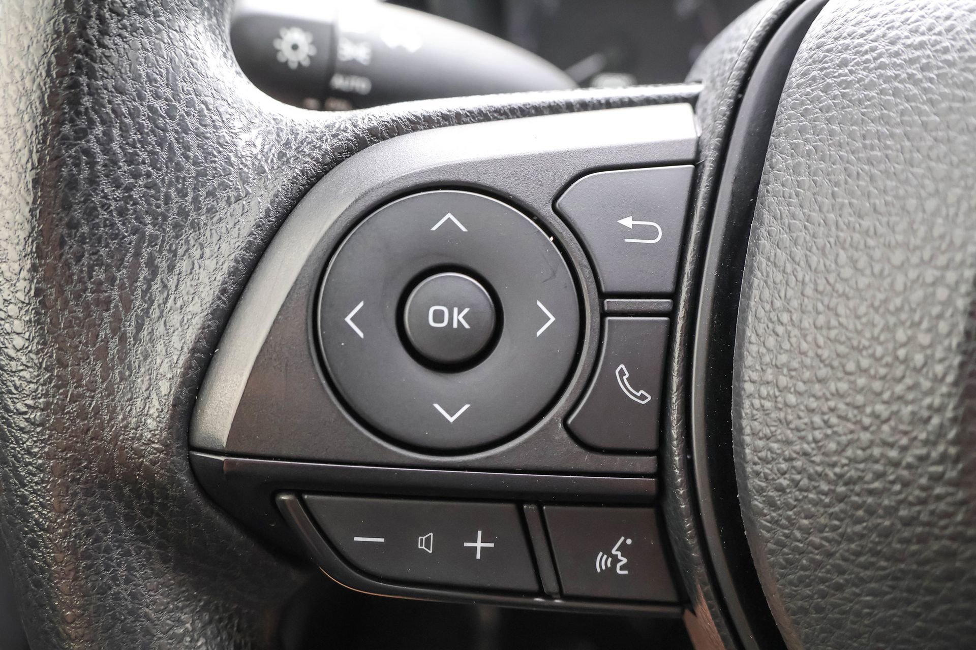 2023 Toyota Corolla Hybrid LE photo 17