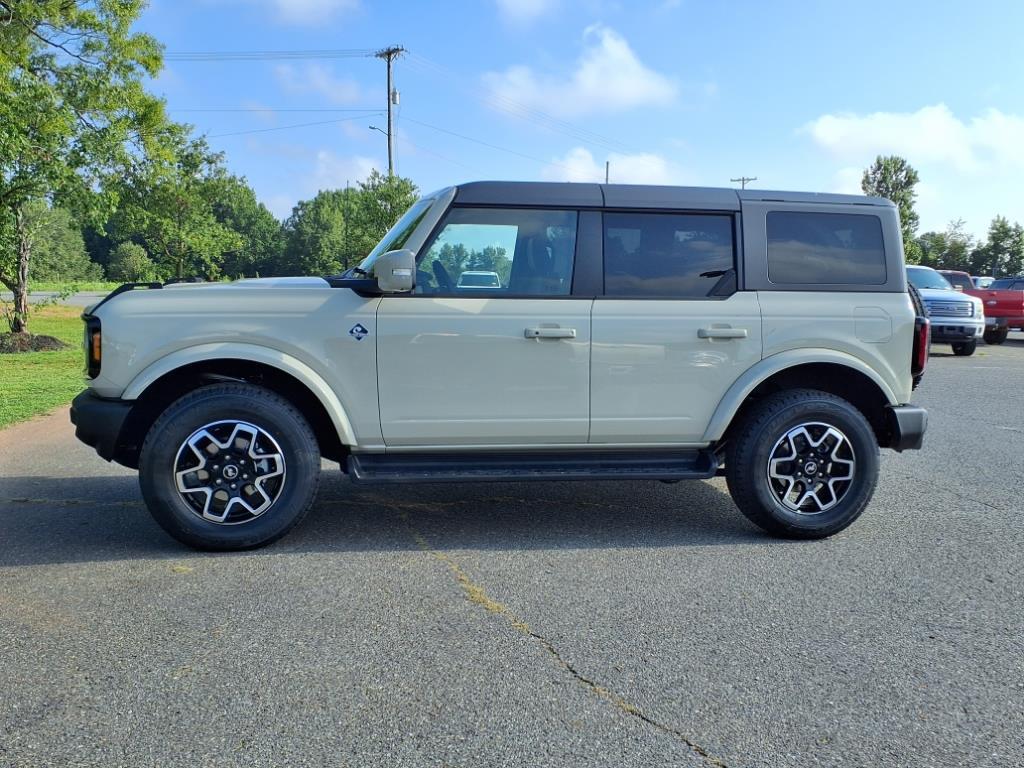 2025 Ford Bronco Outer Banks photo 16