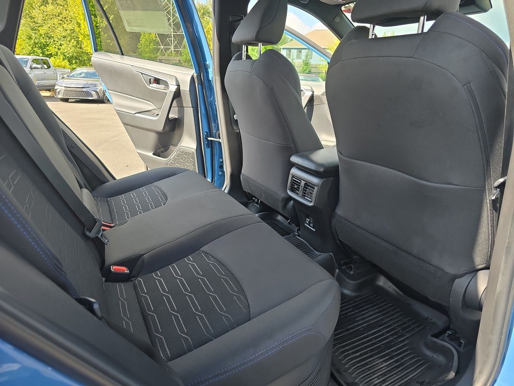 2022 Toyota RAV4 Hybrid SE photo 11