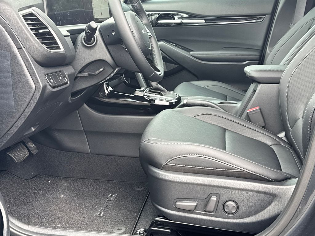 2025 Kia Seltos EX photo 10