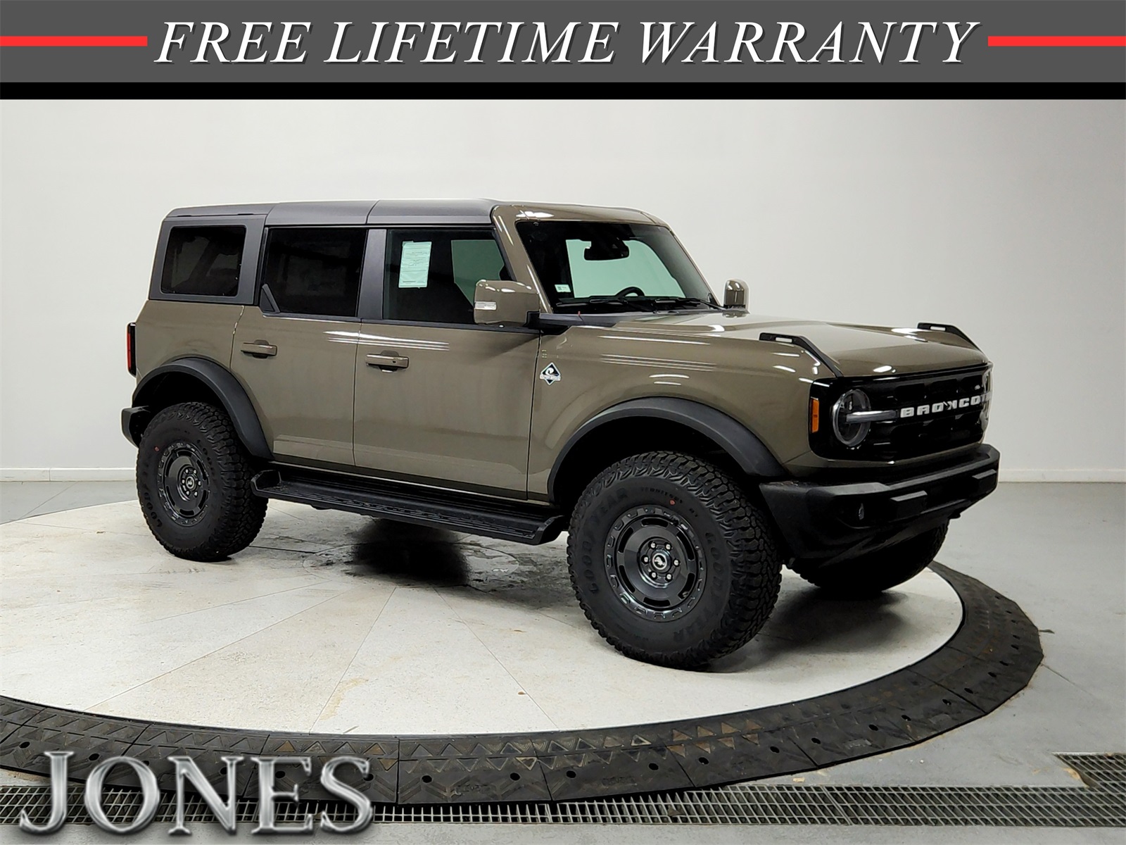 2025 Ford Bronco 4-Door Outer Banks's photo