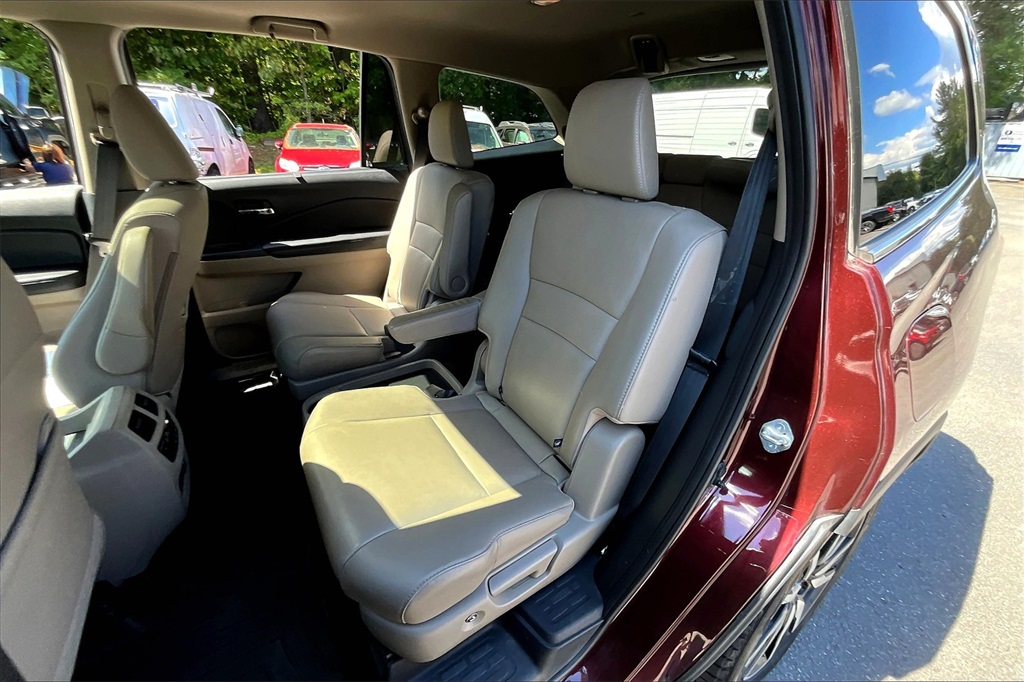 2021 Honda Pilot Touring photo 14