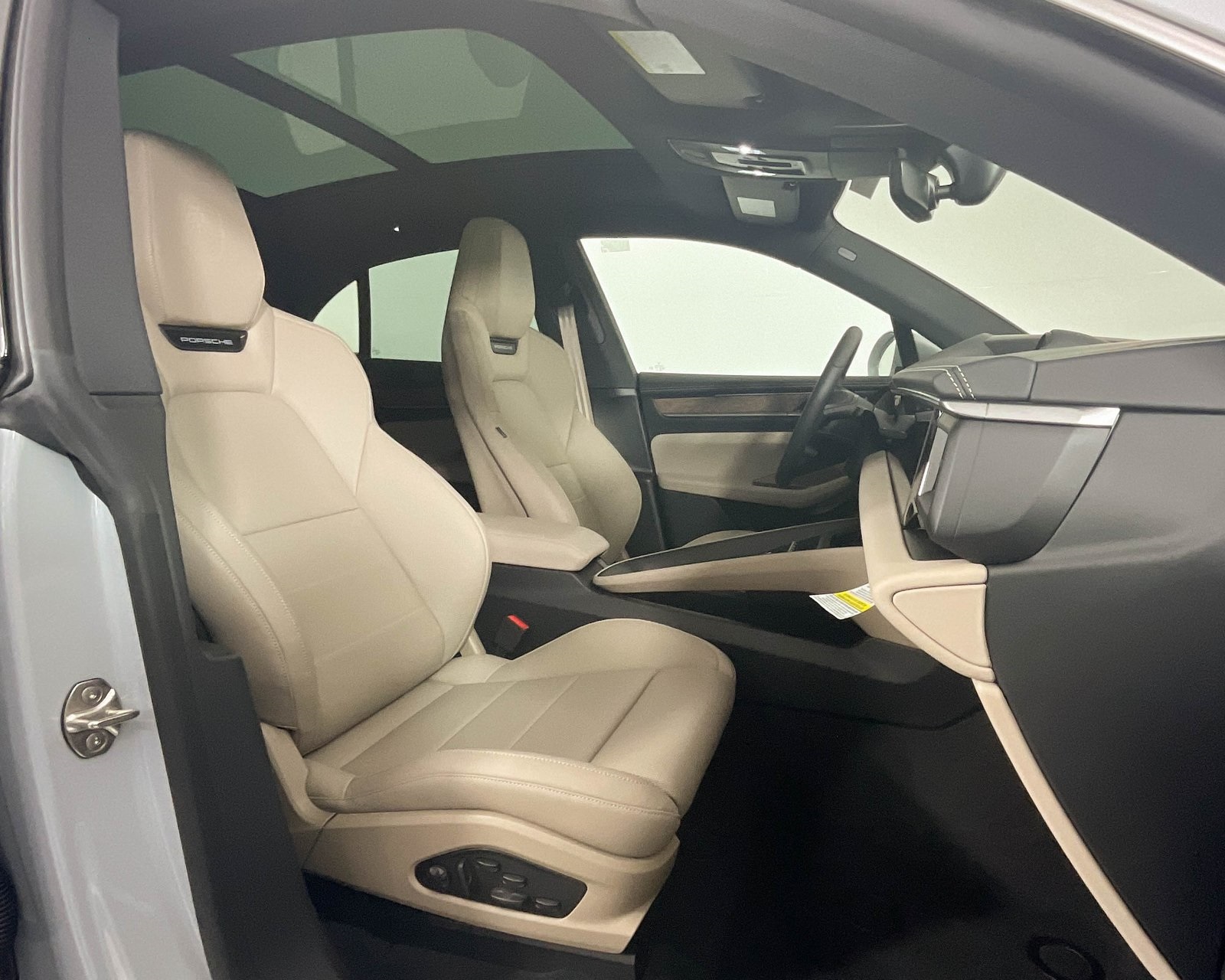 2025 Porsche Macan Electric photo 22