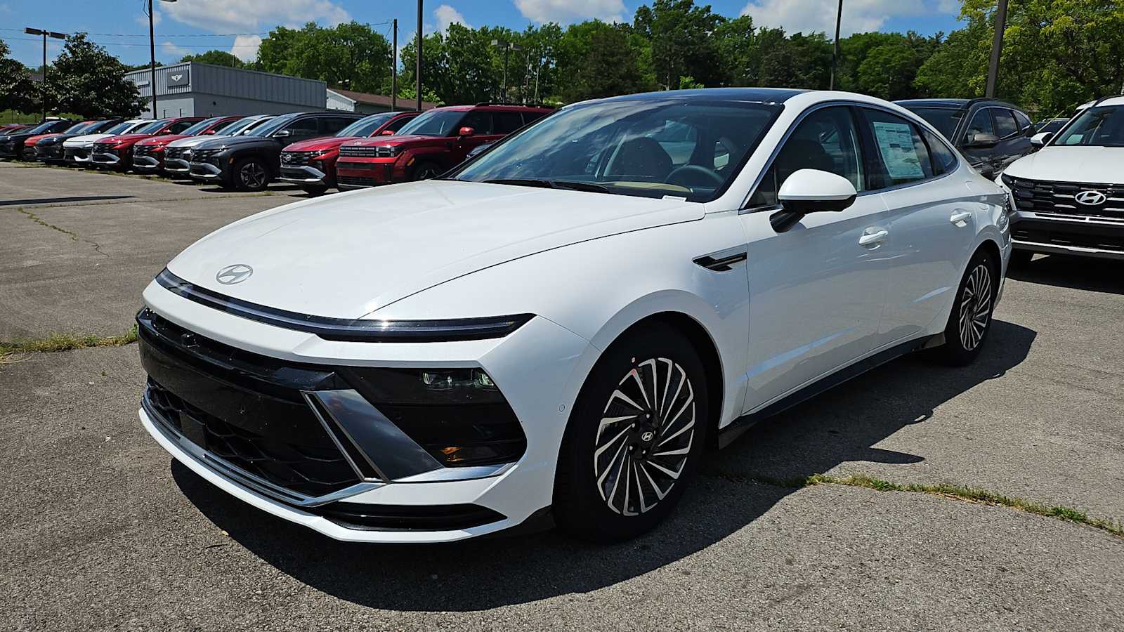 2025 Hyundai Sonata Hybrid Limited photo 2