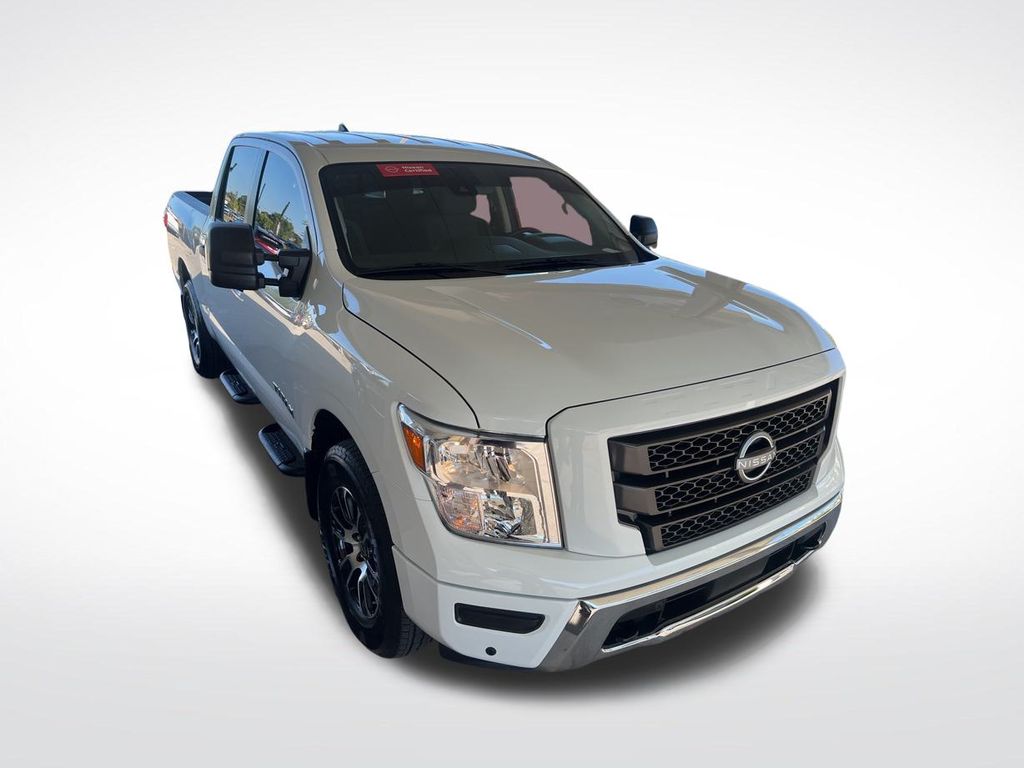 2024 Nissan Titan Crew Cab photo 28