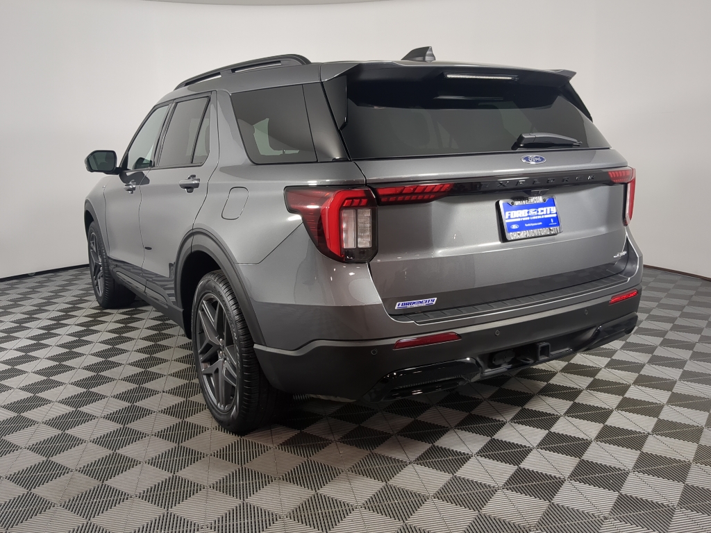 2025 Ford Explorer ST-Line photo 2