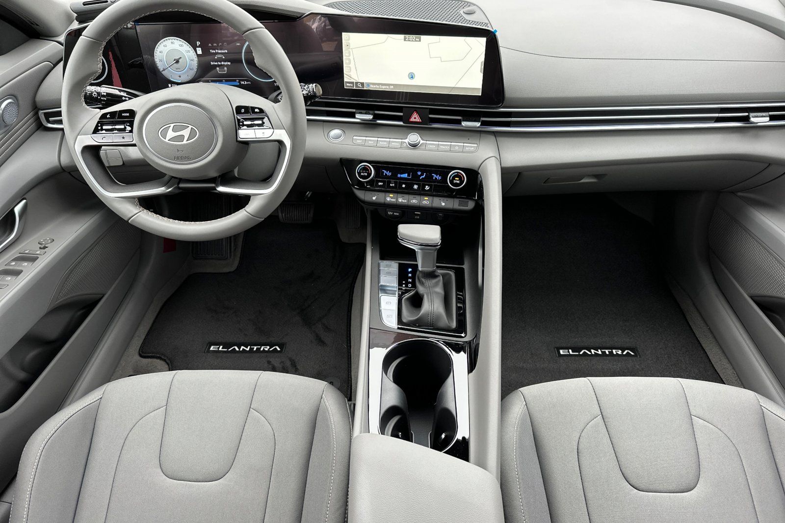 2025 Hyundai Elantra SEL Convenience photo 12