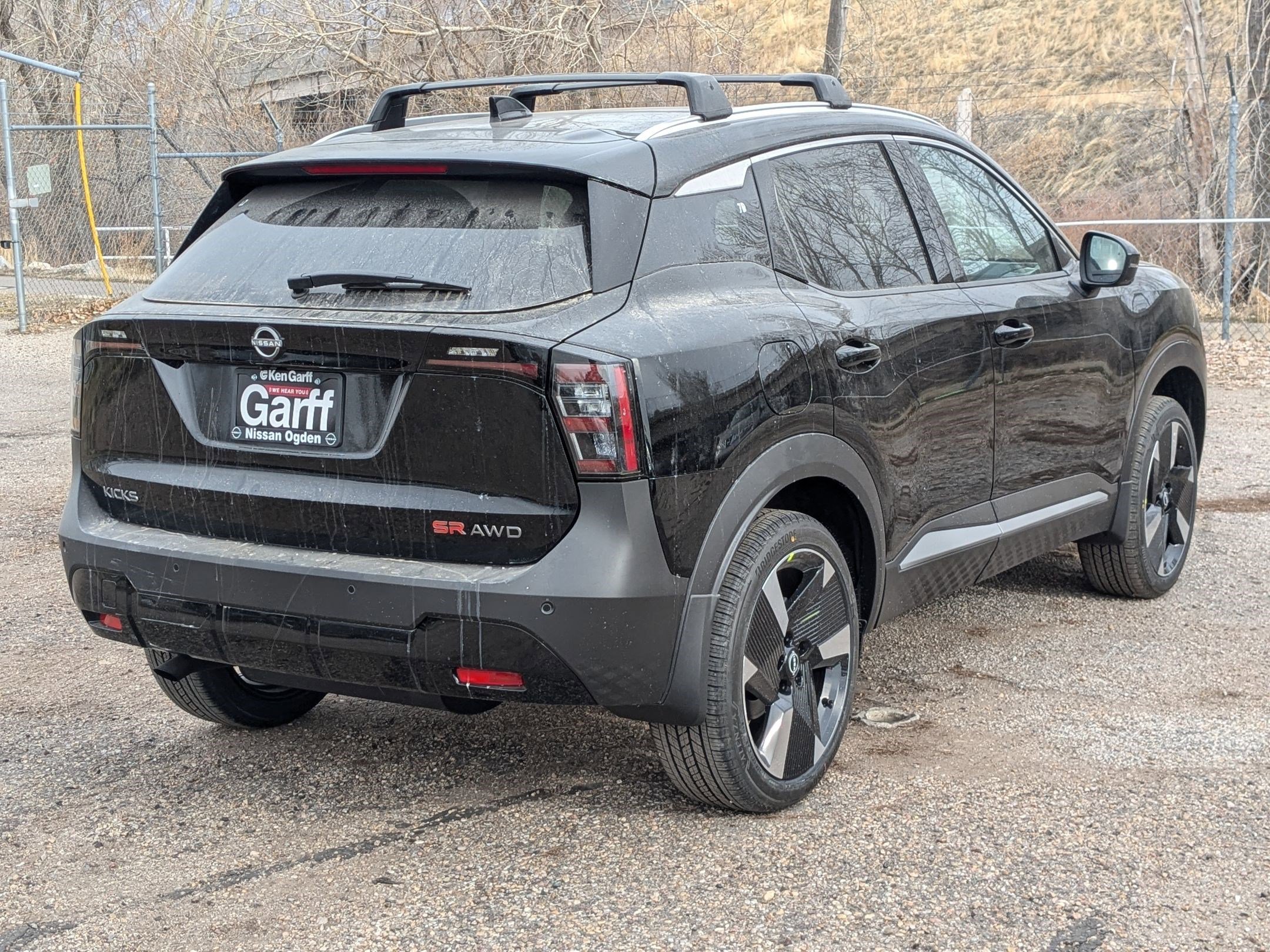 2025 Nissan Kicks SR photo 3