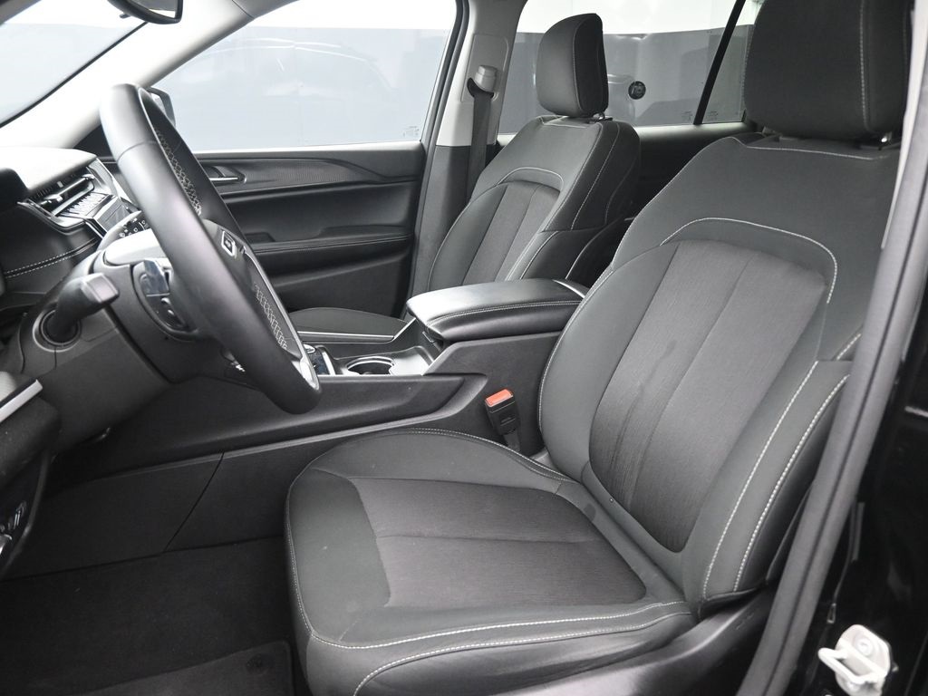 2023 Jeep Grand Cherokee Laredo photo 22