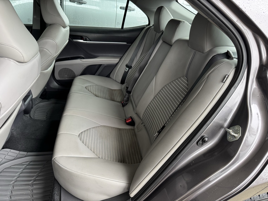 2020 Toyota Camry SE photo 17