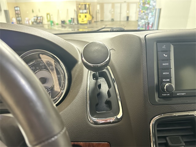 2014 Chrysler Town & Country photo 35