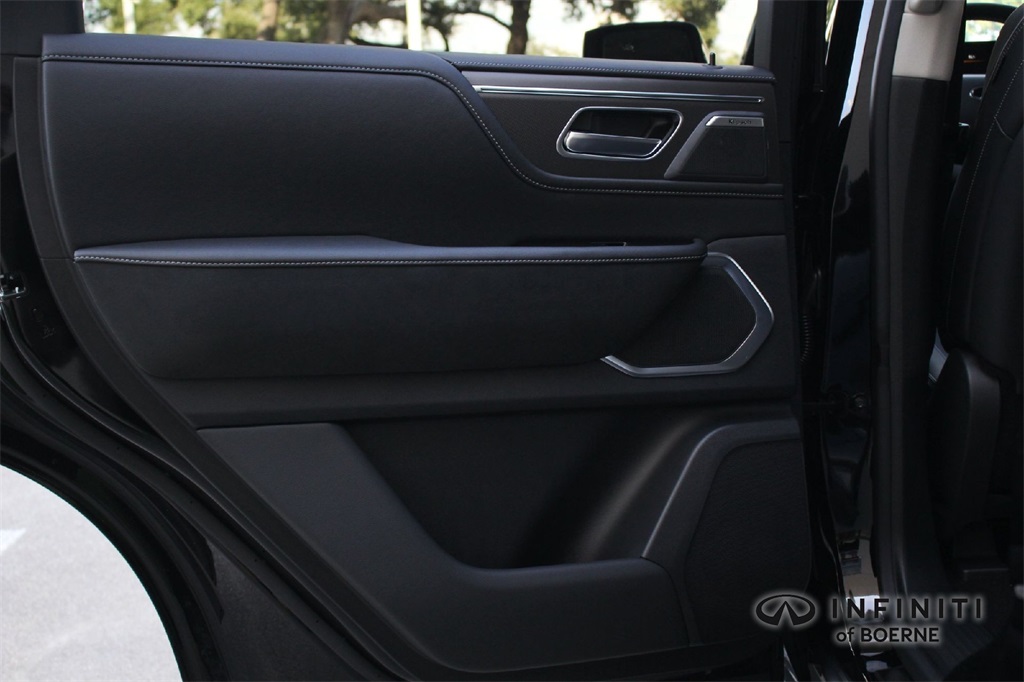 2026 Infiniti QX80 Luxe photo 17
