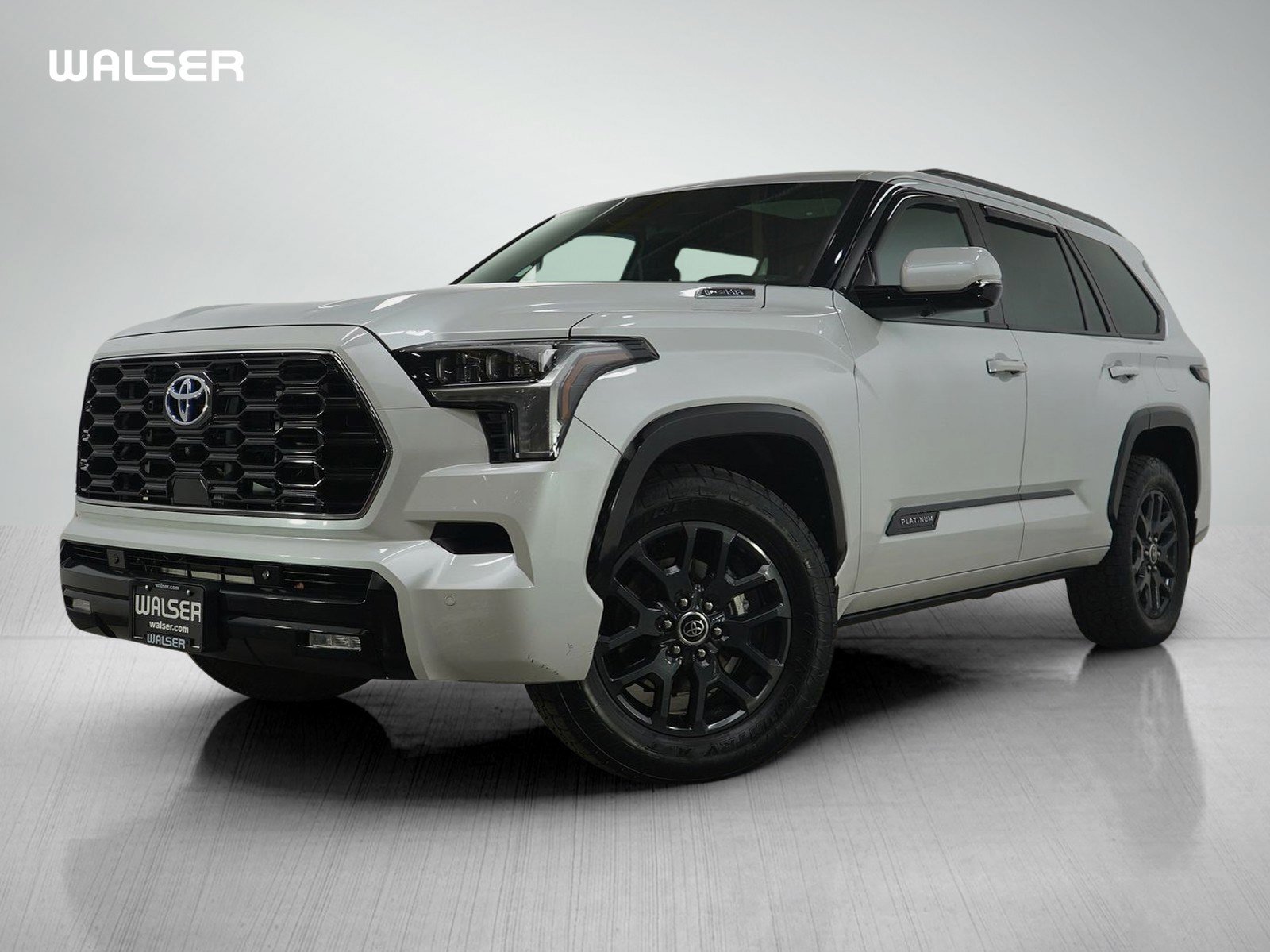 2023 Toyota Sequoia Platinum's photo